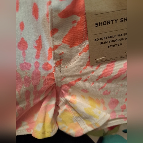 Girl's Levi's Shorty Short Tye Dye Levis NWT - Picture 3 of 4